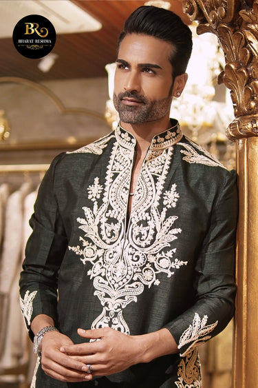 Black Kurta Set embellished with Resham Embroidered