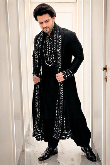 SHOAID IBRAHIM in our Black Kurta Set with Stole - Bharat Reshma