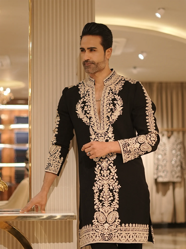 Siyah Black Embroidered Kurta Set – Traditional & Stylish
