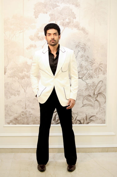 Gurmeet Choudhary in Bharat Reshma’s Monochrome Power Look